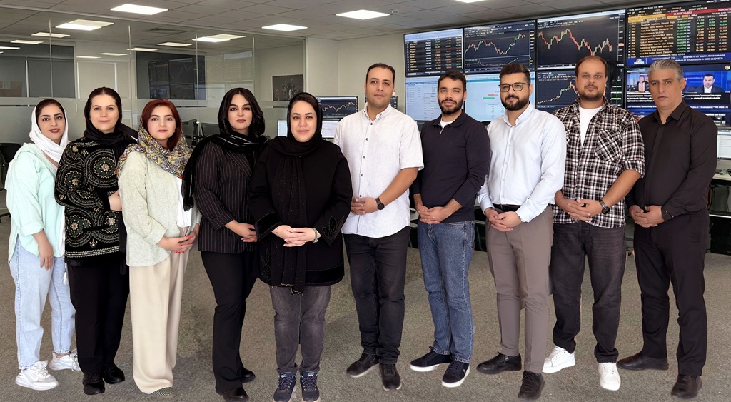 تیم آموزش و پشتیبانی گلدر پرو